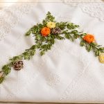 Caminho de Mesa com Bordado de Fitas de Cetim – Receita com Passo a Passo