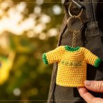 Chaveiro Camisa de Futebol de Crochê com Fio Amigurumi Slim – Receita chaveiro-camisa-futebol-croche