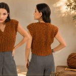 Colete Florença de Tricô com Ponto Fantasia e Fio Amiga – Receita Colete Florença de tricô na cor Bombom em ponto fantasia com Fio Amiga Círculo, frente e verso