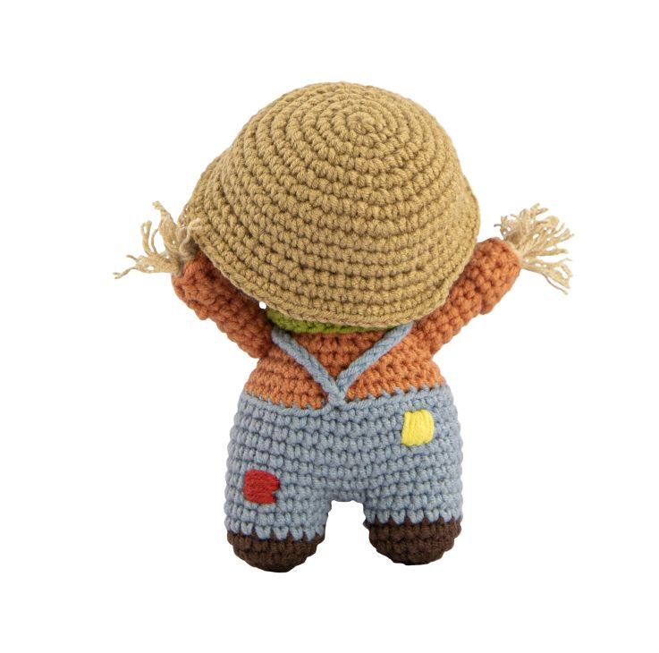 Espantalho Paçoca Amigurumi — detalhe do rosto e chapéu