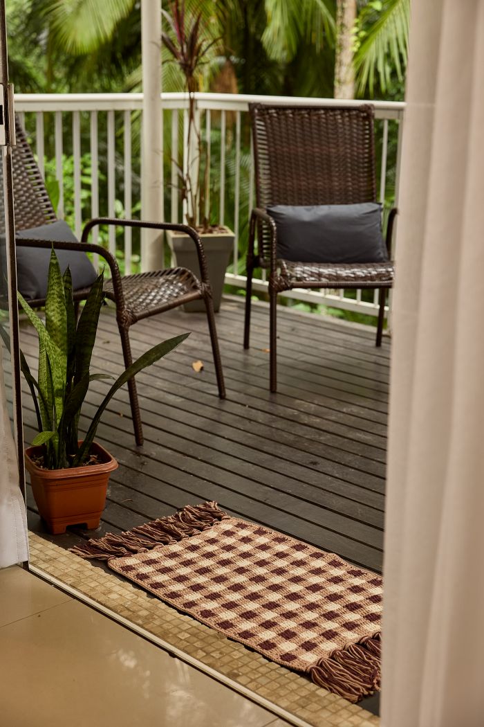 Tapete Escocês de Crochê com Barroco Maxcolor e Barroco Natural — 67×45 cm com franjas