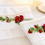 Toalha Bordada com Rosas de Fita de Cetim: Passo a Passo Completo