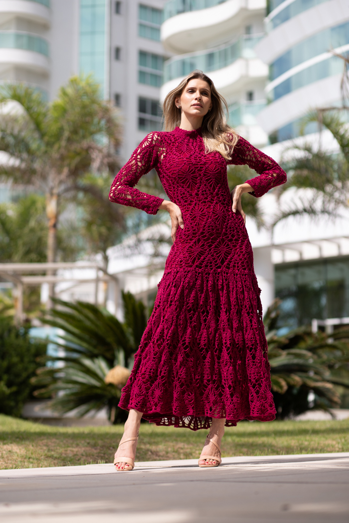 Vestido Hollywood de Crochê — vista costas com abertura e zíper