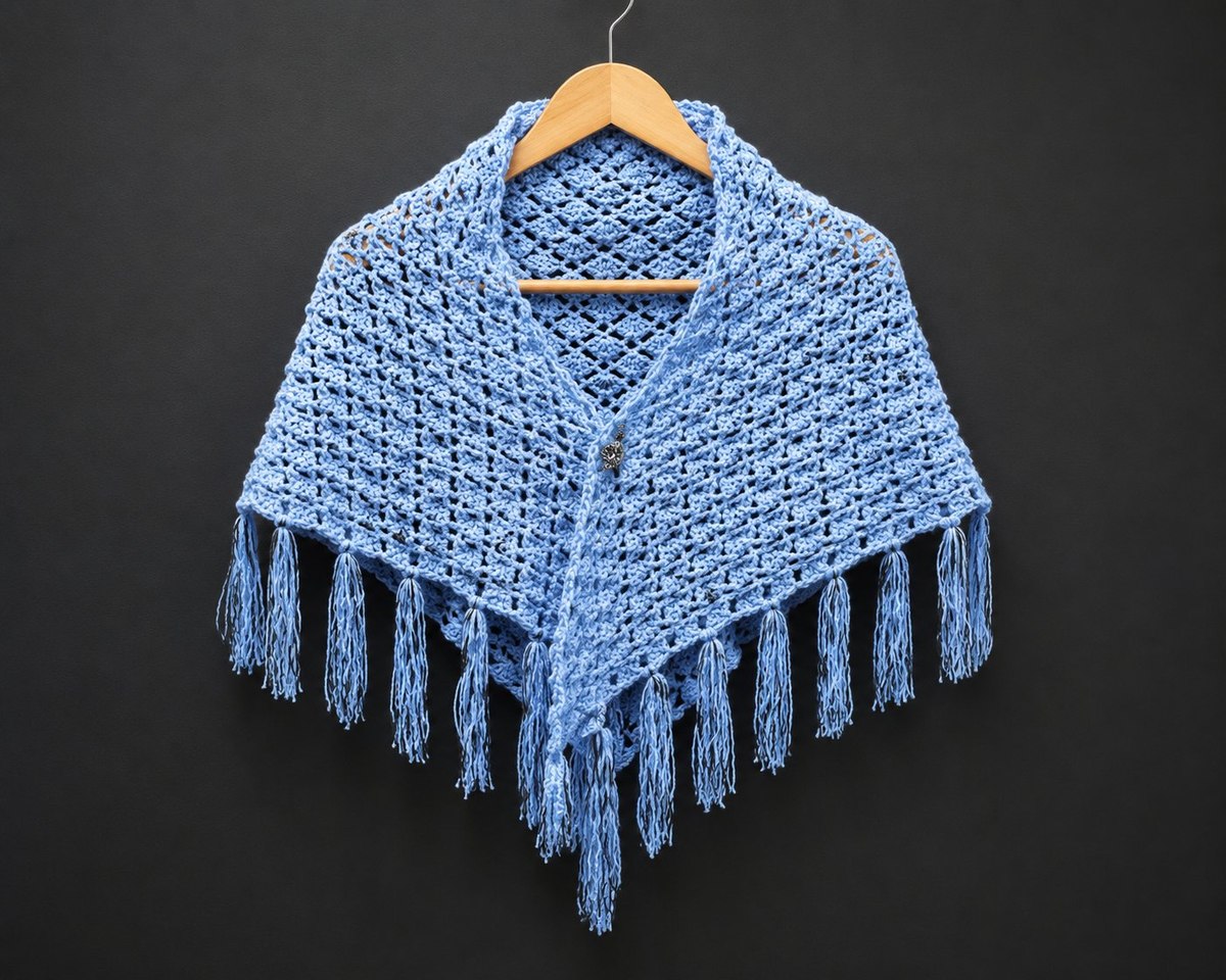 Xale Dalva de Crochê com Lã Família Pingouin — xale azul triangular com franjas