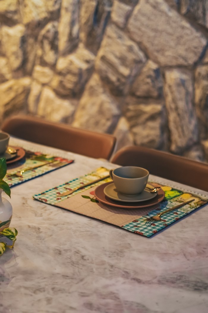Conjunto do Jogo Americano Cerejas na mesa
