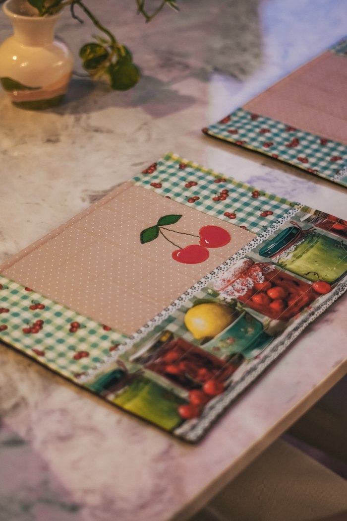 Jogo Americano Cerejas de patchwork com Tecidos Círculo