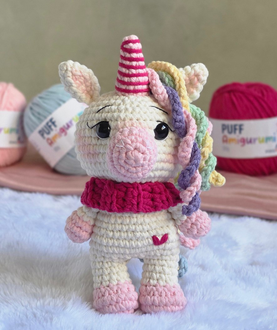 Penélope, a Unicórnia — amigurumi pronto em Fio Puff Amigurumi