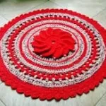 Tapete Flor Vermelha em Trapilho – Fio de Malha