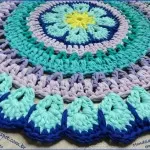 Tapete Mandala Flor Africana em Trapilho – Fios de Malha