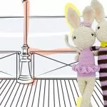 Coelho Listrado e Coelha Bailarina de Crochê – Linha Camila Mais