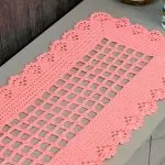 Trilho de Mesa de Crochê Salmão com Linha Duna