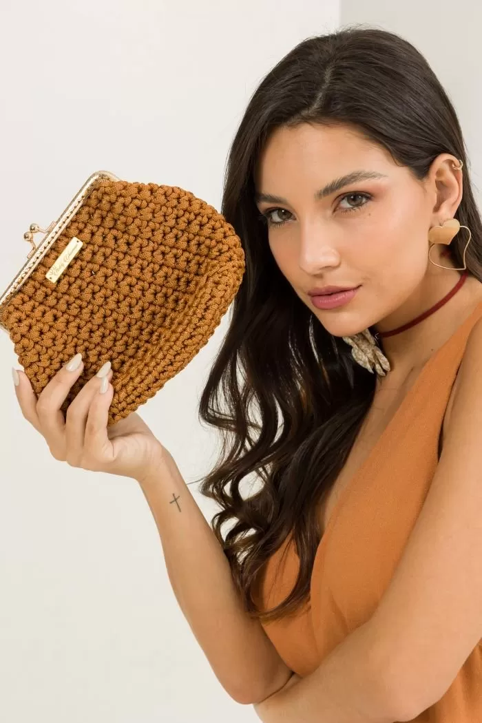 Bolsa Nozes de Crochê em andamento – ponto fantasia com Fio Náutico Círculo