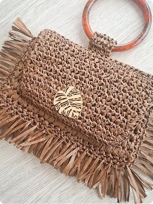 Clutch de crochê com Fio de Papel New Raffia Linhas Corrente finalizada com franja e alça de resina