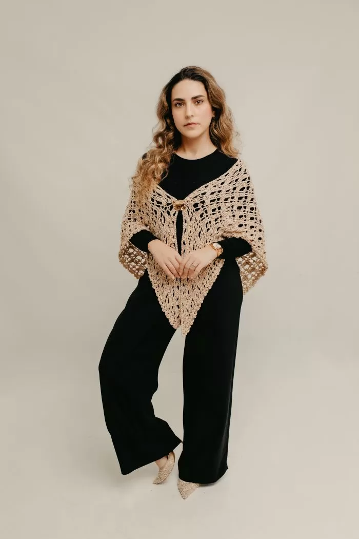 Xale Aura de Crochê com Linha Lolita Círculo — detalhe do padrão vazado