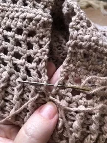 Costura com agulha de tapeceiro, etapa 2.