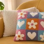 Almofada Flores em Punch Needle: Arte e Cor na Decoração