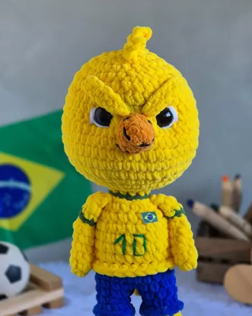 Canarinho Pistola amigurumi finalizado - close do rosto com expressão brava