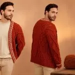 Cardigã masculino de tricô com tranças e ponto fantasia na cor terracota, feito com Fio Harmony Círculo