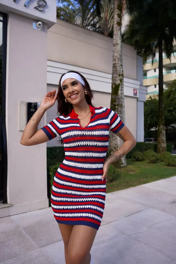 Vestido Polo de Crochê com gola polo e mangas curtas em listras