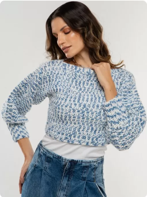 Suéter Manga Sanfonada de crochê feito com Fio Cisne Único, em tom mesclado azul e branco