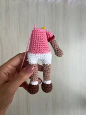 Juntando os braços ao corpo