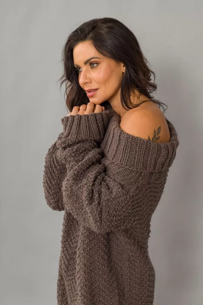 Blusa Chumbo de Tricô – vista lateral mostrando o volume e o caimento do Fio Amiga