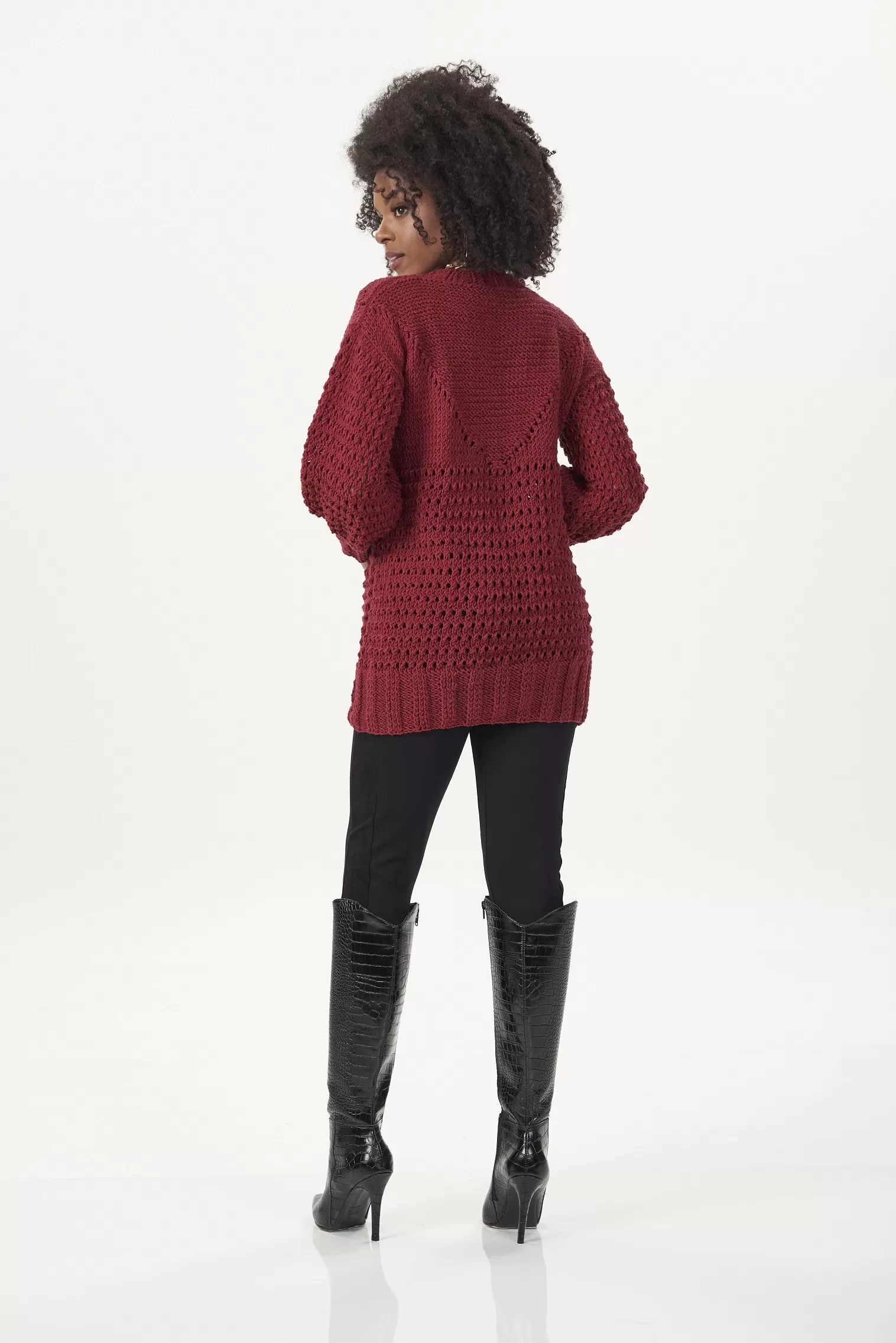 Blusa com Pala de Tricô Harmony – vista lateral mostrando a textura do ponto ajurado e o caimento da manga