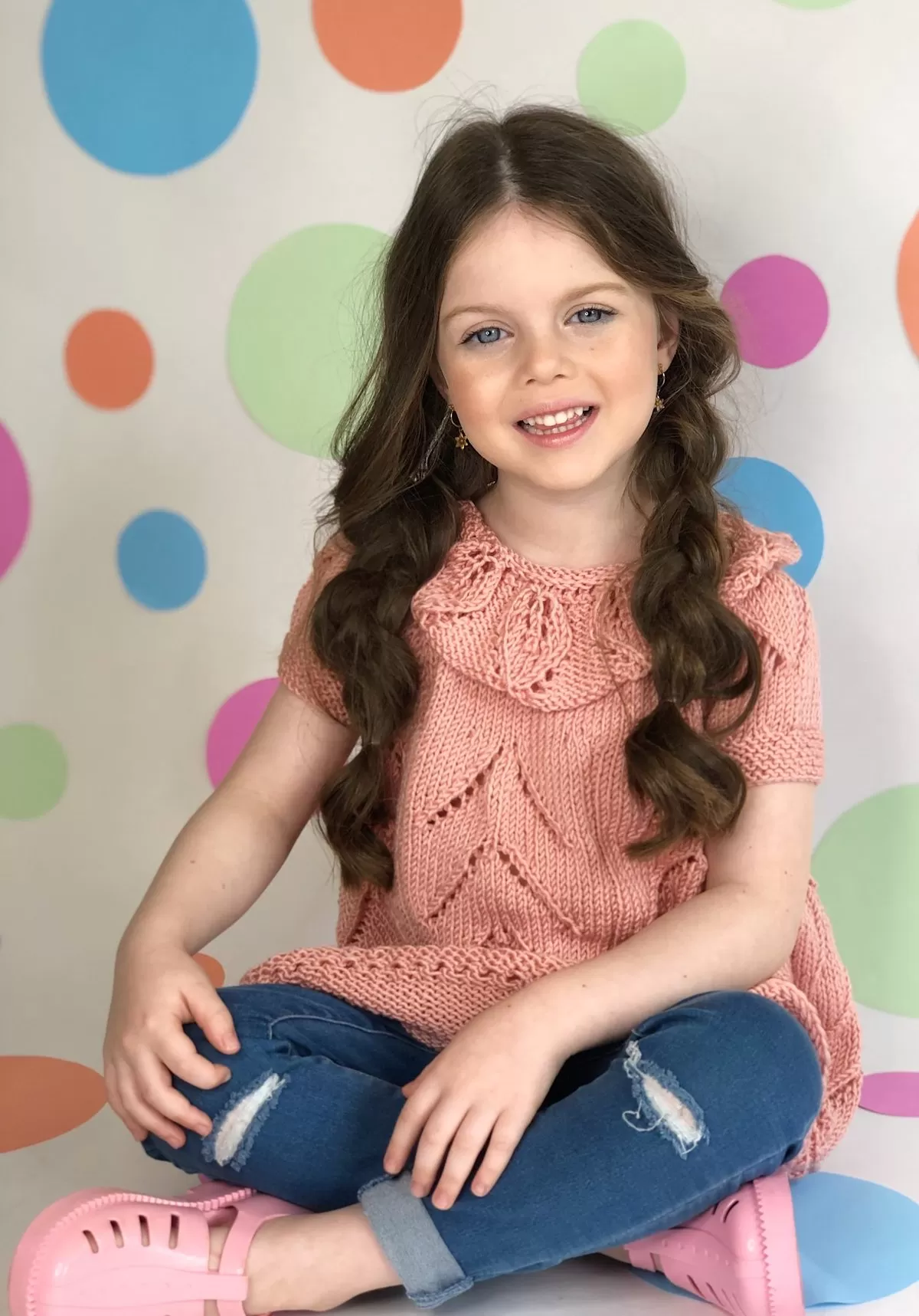 Blusa Quartzo de tricô infantil em rosê com ponto fantasia e gola — Fio Hobby Baby & Kids Círculo