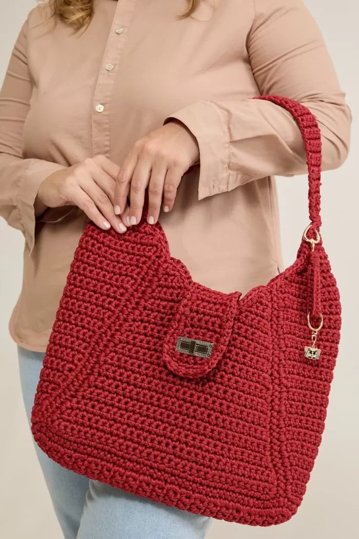 Bolsa Marsala de Crochê — detalhe do chaveiro com pingentes