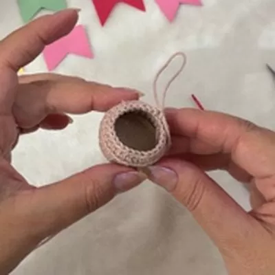 PAP chapéu junino — inserindo papelão no corpo crochê