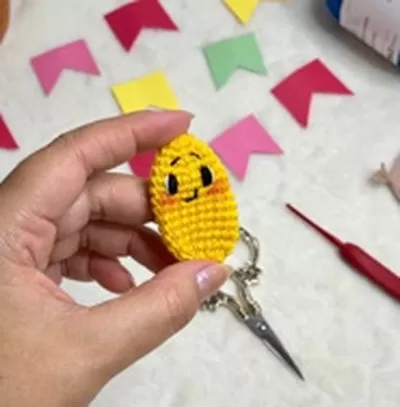 PAP bóton milho junino — espiga Sun Flower com rosto bordado em crochê