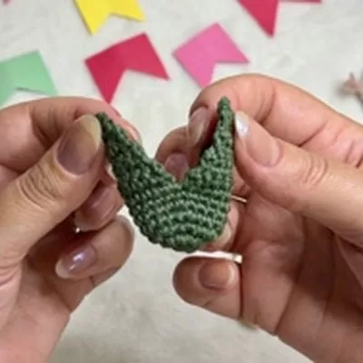 PAP milho junino — encaixando espiga na palha verde com cola