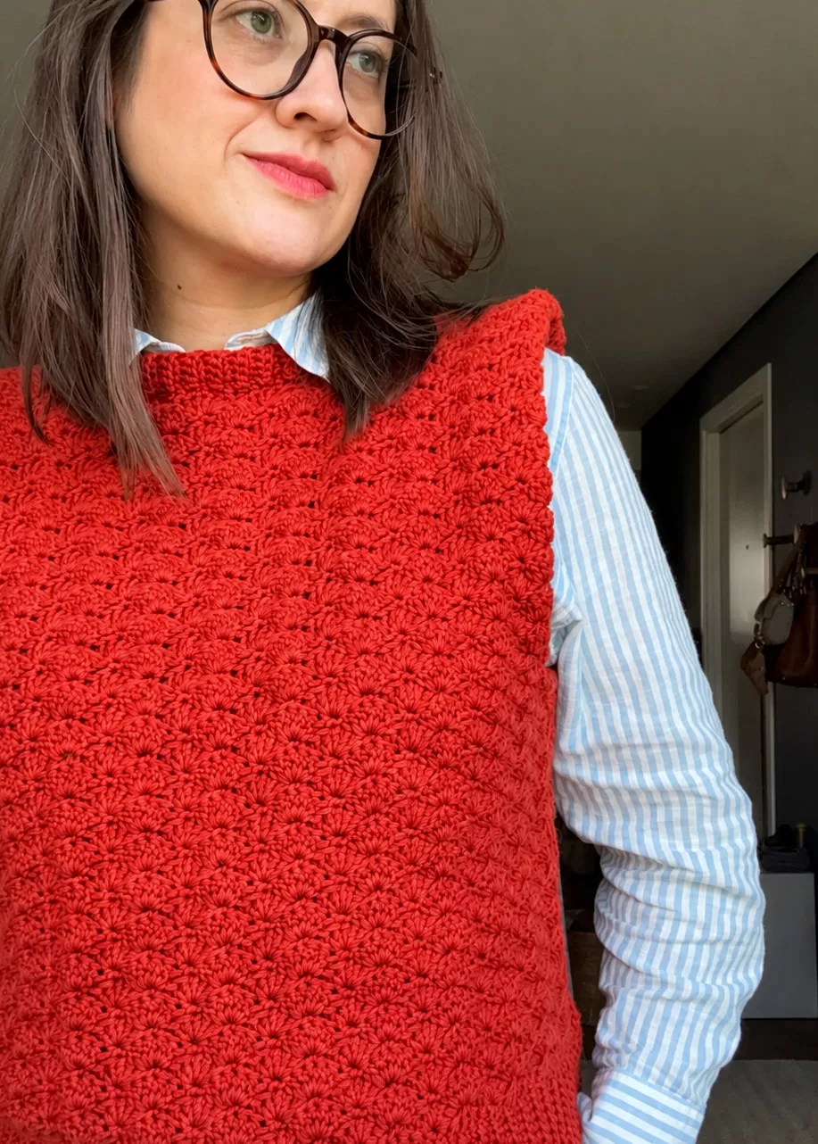 Colete Bariloche de Crochê pronto – Fio Lanyta Pingouin cor Baphonica vermelho intenso