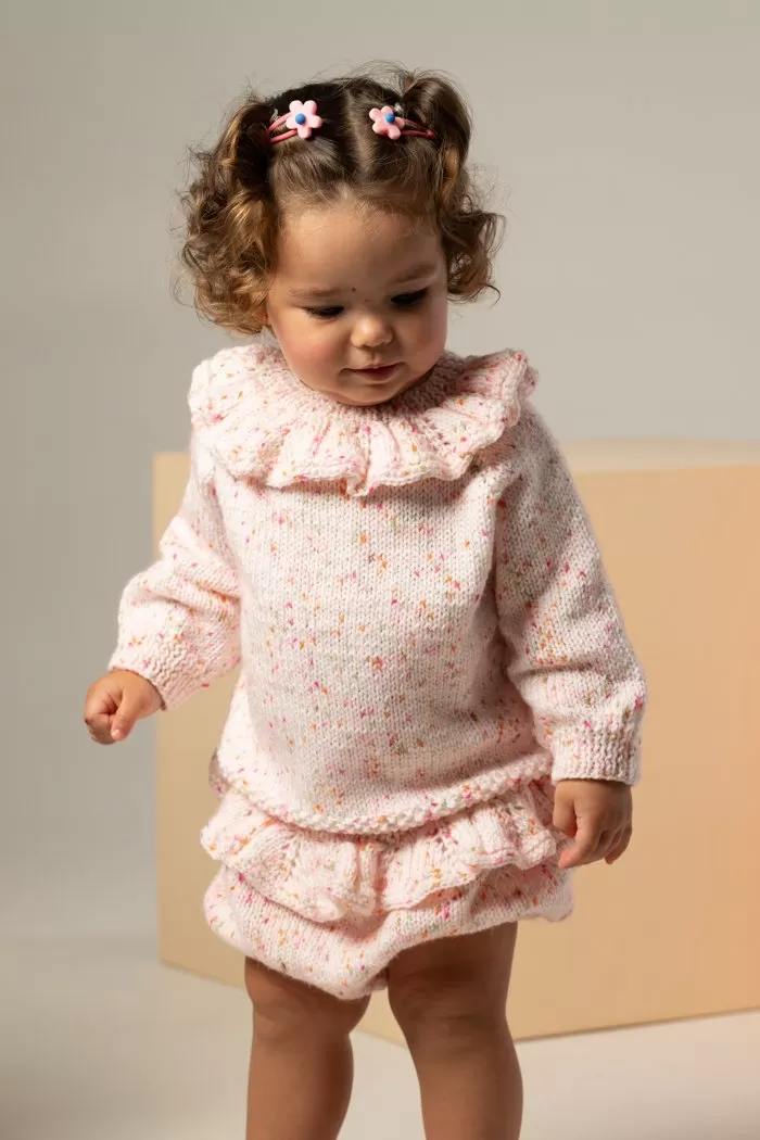 Detalhe dos babados do Conjunto Vintage de Tricô com Fio Baby Pop