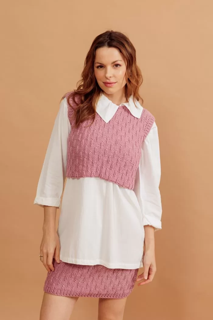 Conjunto Sublime de Tricô com Fio Sublime Círculo cor 350 Rosa Suave — blusa colete e saia mini com bolsos
