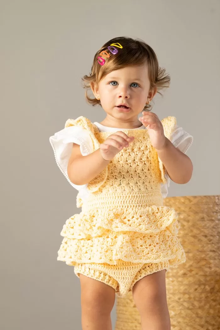 Jardineira Camomila de crochê amarela para bebê de 1 ano com Linha Charme Círculo