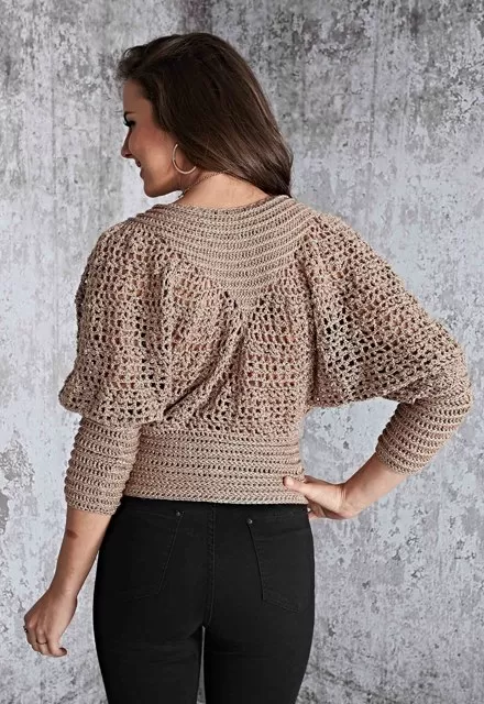 Detalhe do motivo em crochê da Blusa Dourada