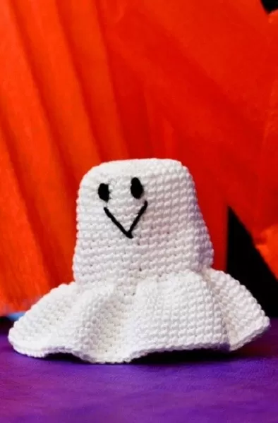 Amigurumi de fantasma tradicional em crochê