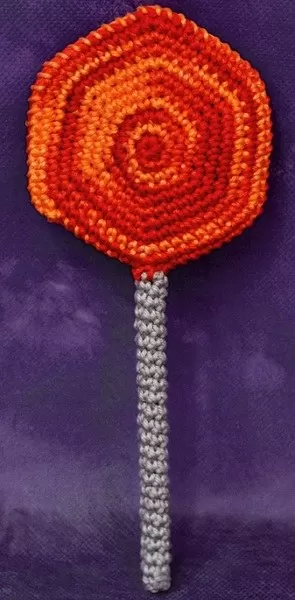 Amigurumi de pirulito em crochê para Halloween
