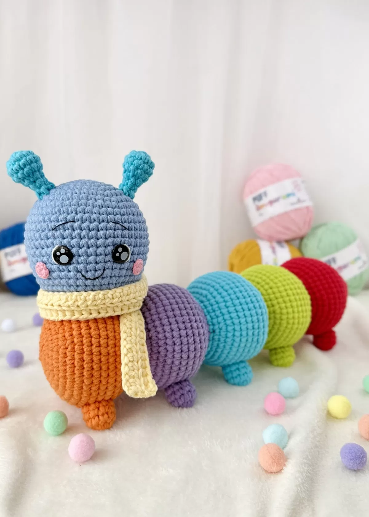 Centopéia Colore em pé, corpo colorido em Fio Puff Amigurumi