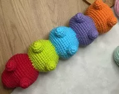 Pés costurados na parte inferior