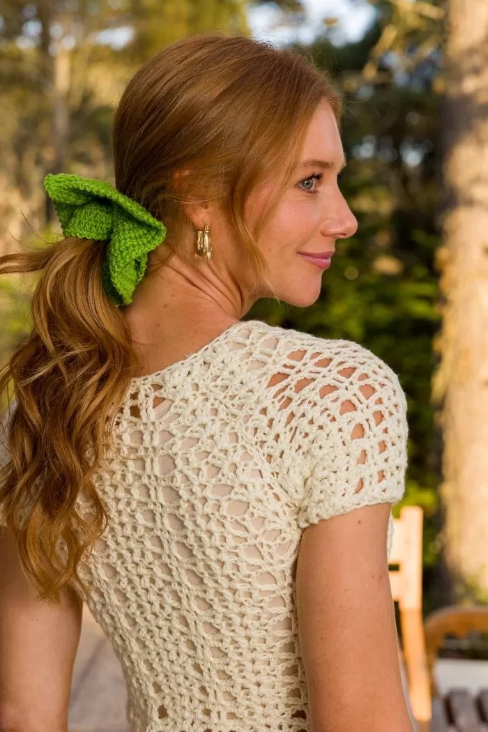 Scrunchie Floresta de crochê, vista lateral