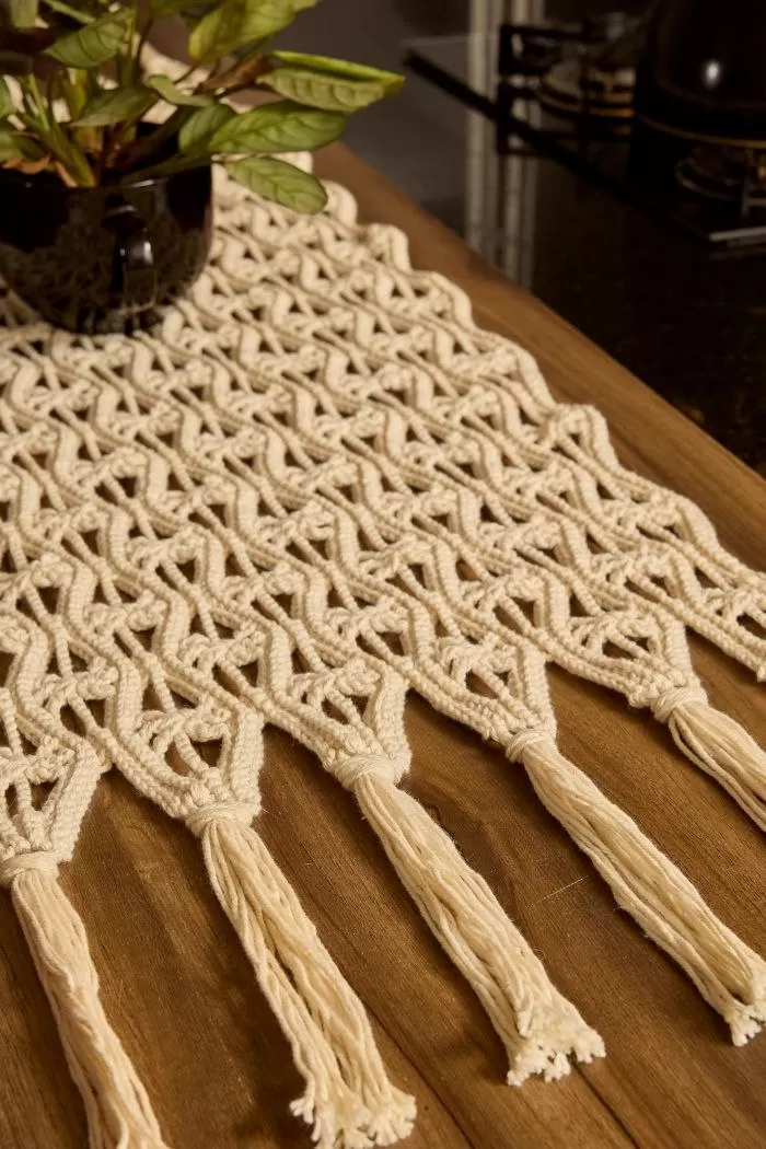 Detalhe das franjas do Trilho de Mesa Jacarta